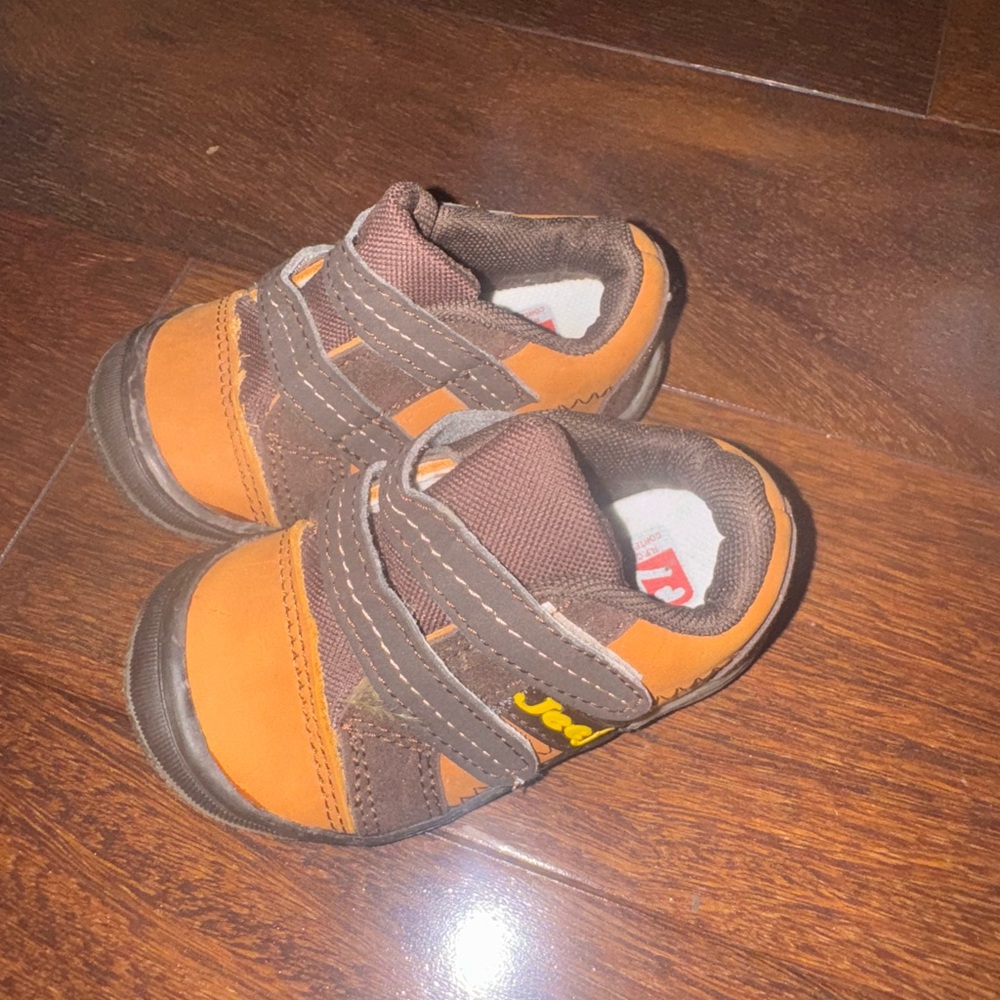 Used once shoes from Mexico about size 3 brand is jeef